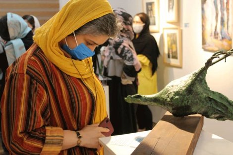 بازدید از نمایشگاه «کرونا و هنرمند» به مدد ماسک