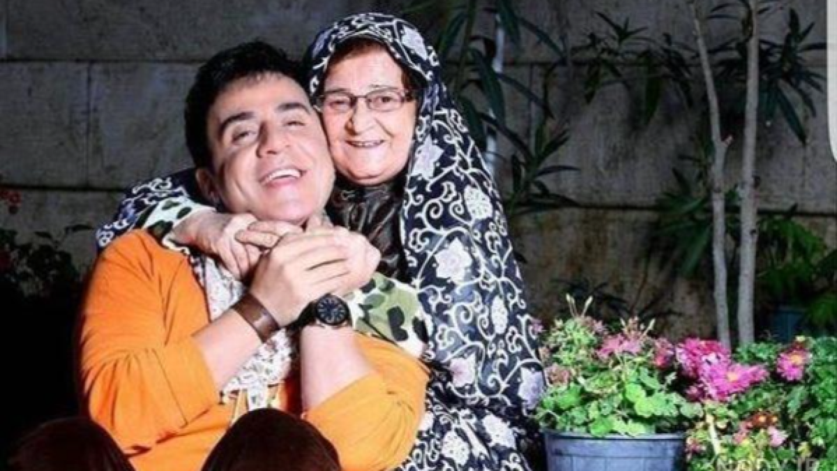 داریوش فرضیایی (عمو پورنگ) در سوگ مادر نشست